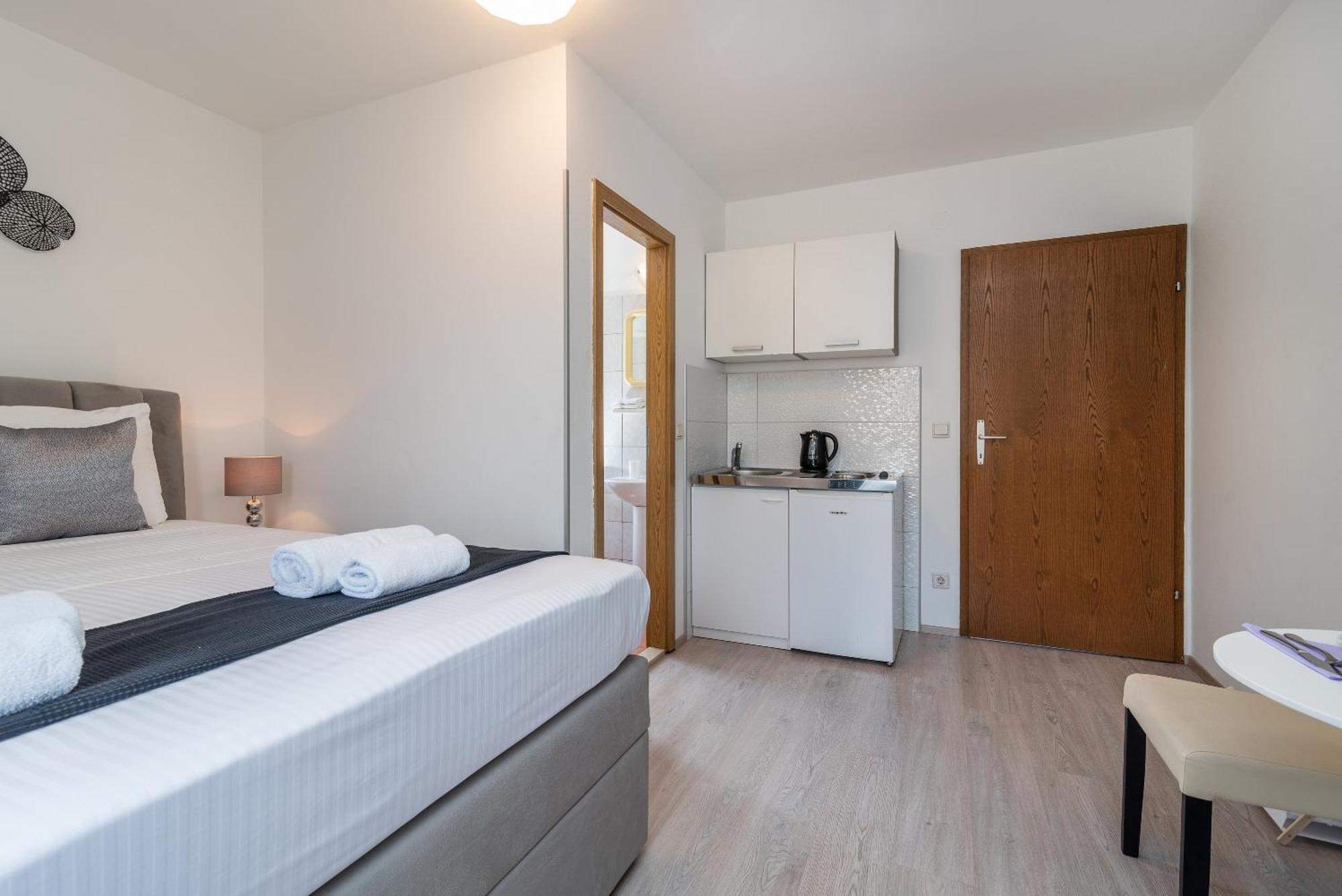 Apartments Bozan 트로기르 객실 사진